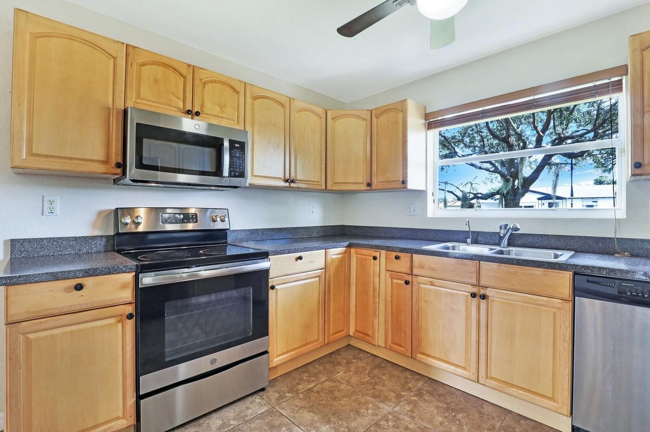 1519 W 17th St #NA - Photo 5 of 33