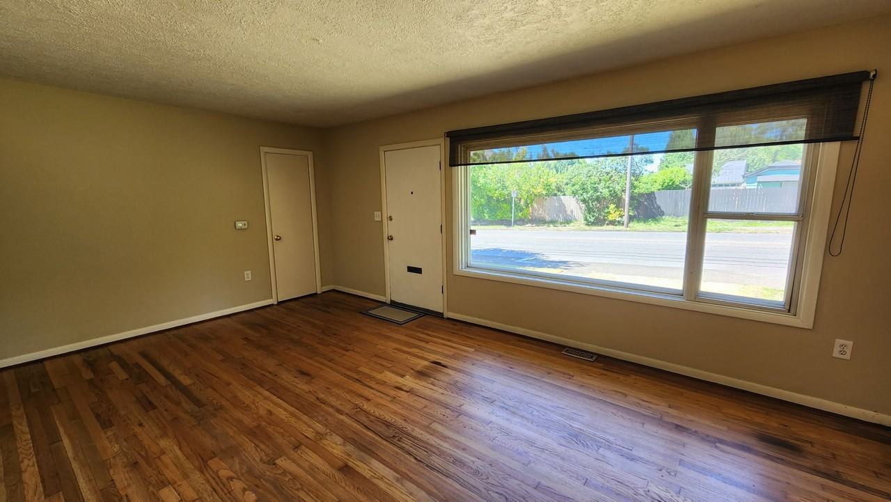 2904 Se Holgate Blvd - Photo 2 of 18