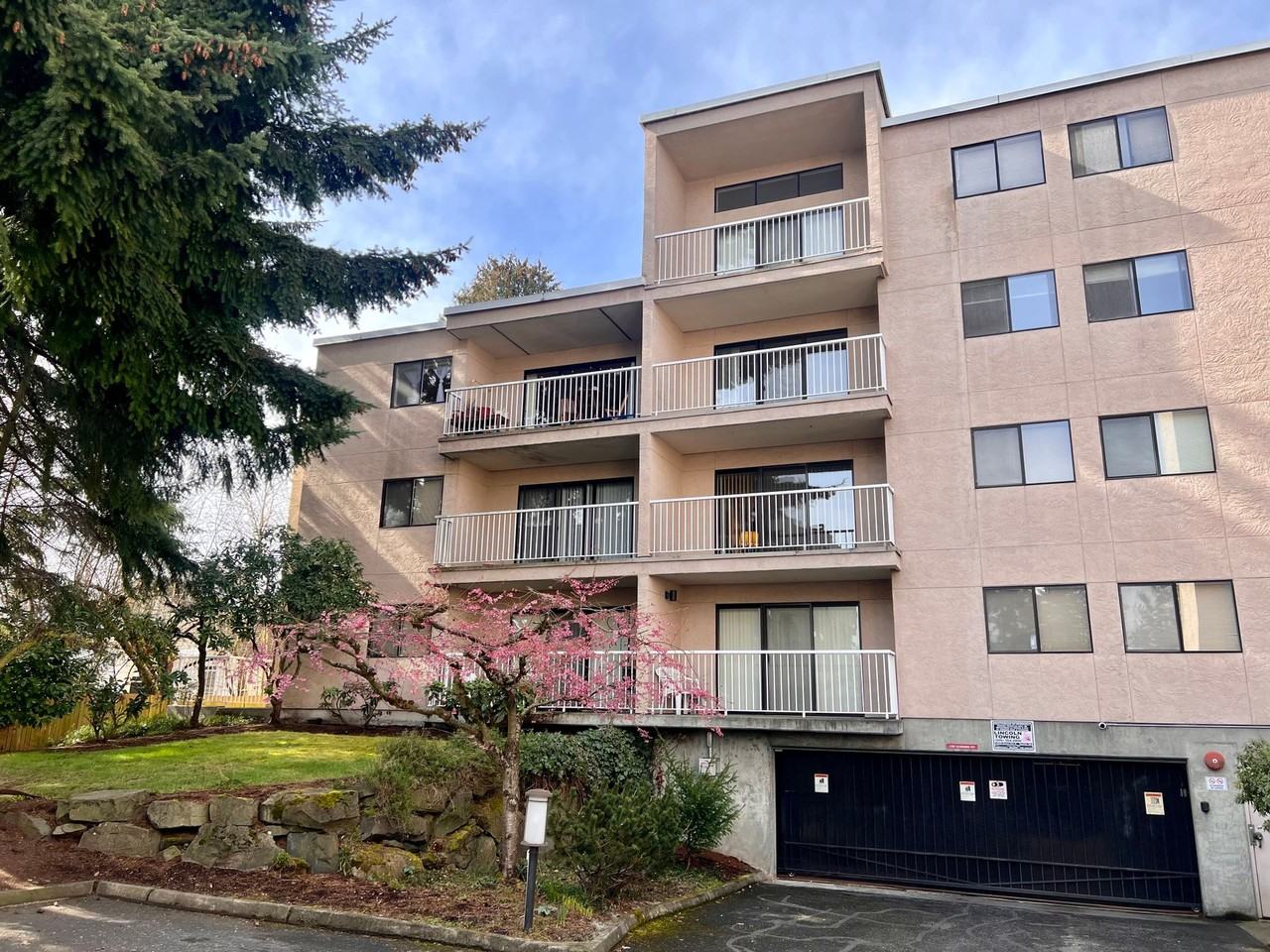 Lakeview Court Apartments - Photo 3 of 8