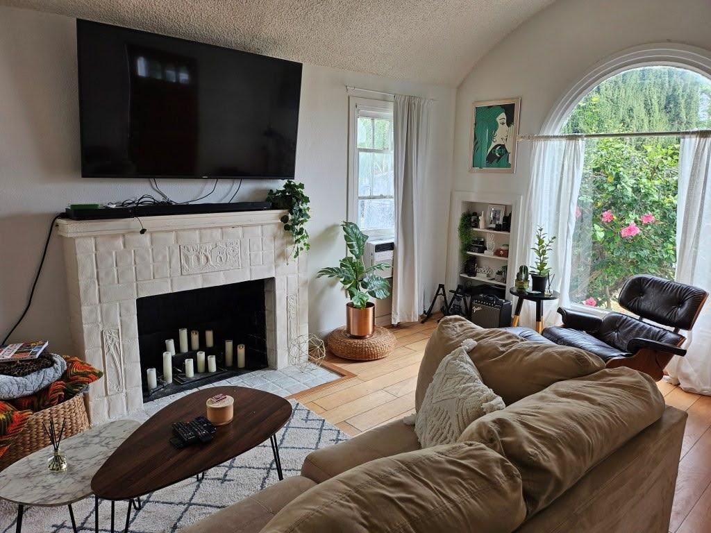 2031 South Curson Avenue - Photo 4 of 30