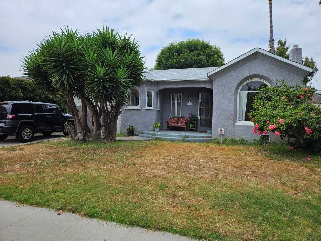 2031 South Curson Avenue - Photo 2 of 30