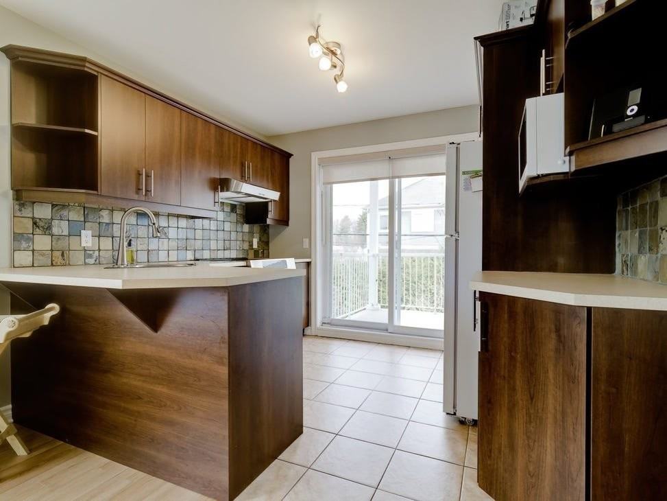 331 Clay St - Photo 2 of 4