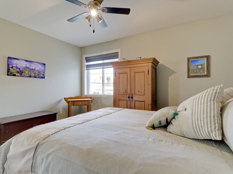 331 Clay St - Photo 4 of 4