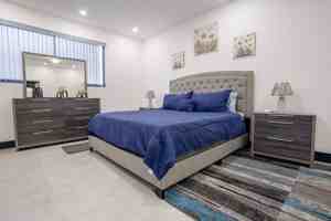 featured image of 7927 Broadway