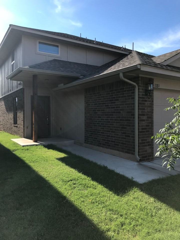 Moore Two Story Duplex Apartments 118 Ne 23rd St, Moore, OK 73160