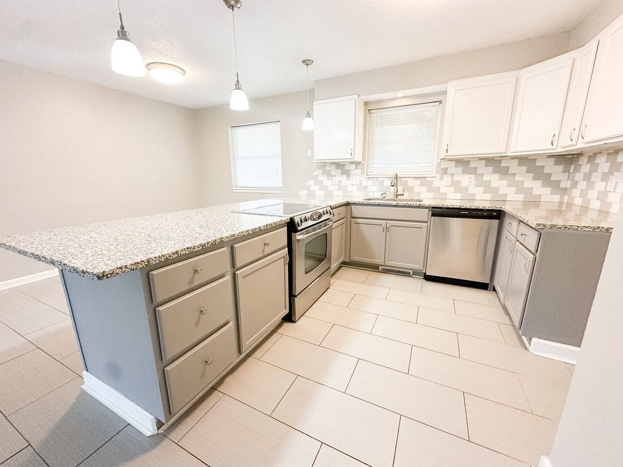 7216 Nw 13th St - Photo 2 of 20