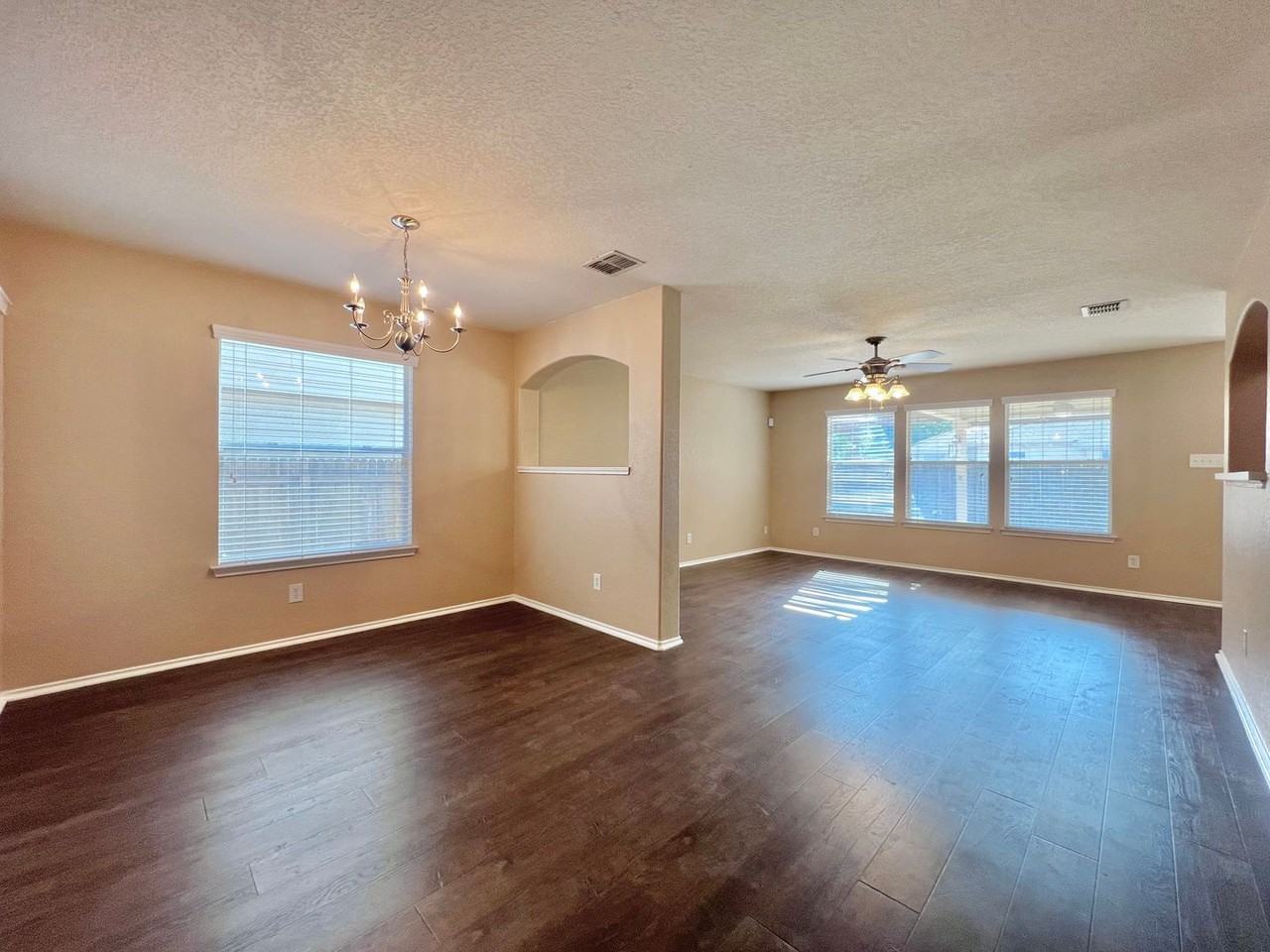 11111 Dewberry Fld - Photo 3 of 31