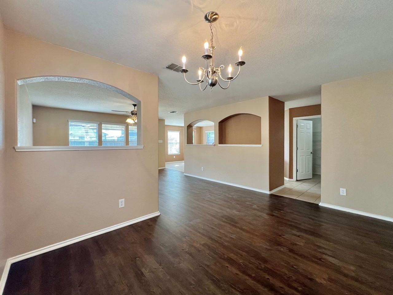 11111 Dewberry Fld - Photo 4 of 31