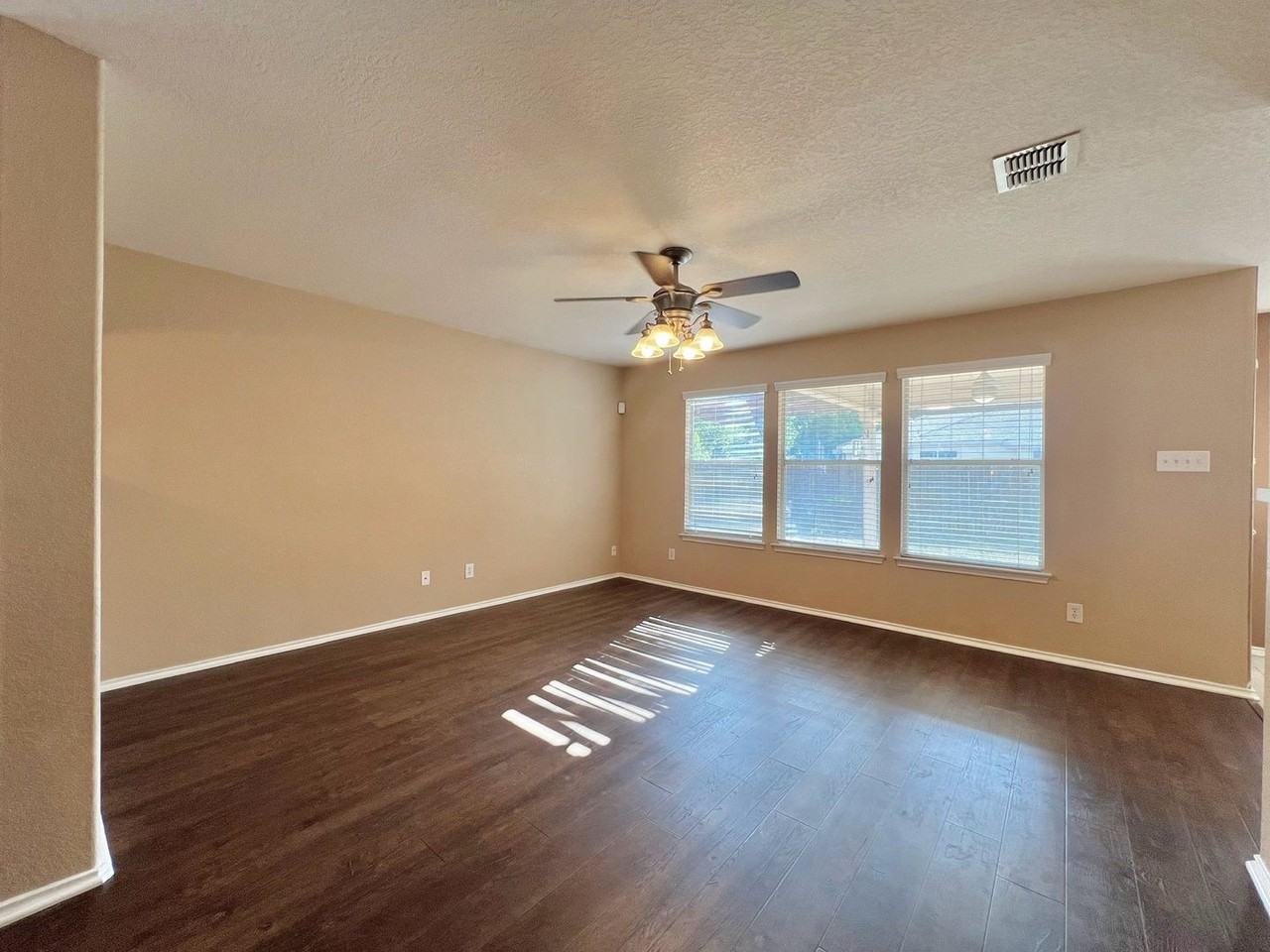 11111 Dewberry Fld - Photo 5 of 31