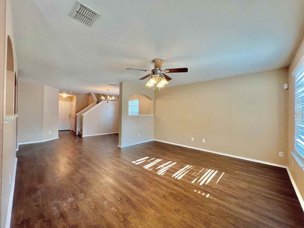 11111 Dewberry Fld - Photo 6 of 31