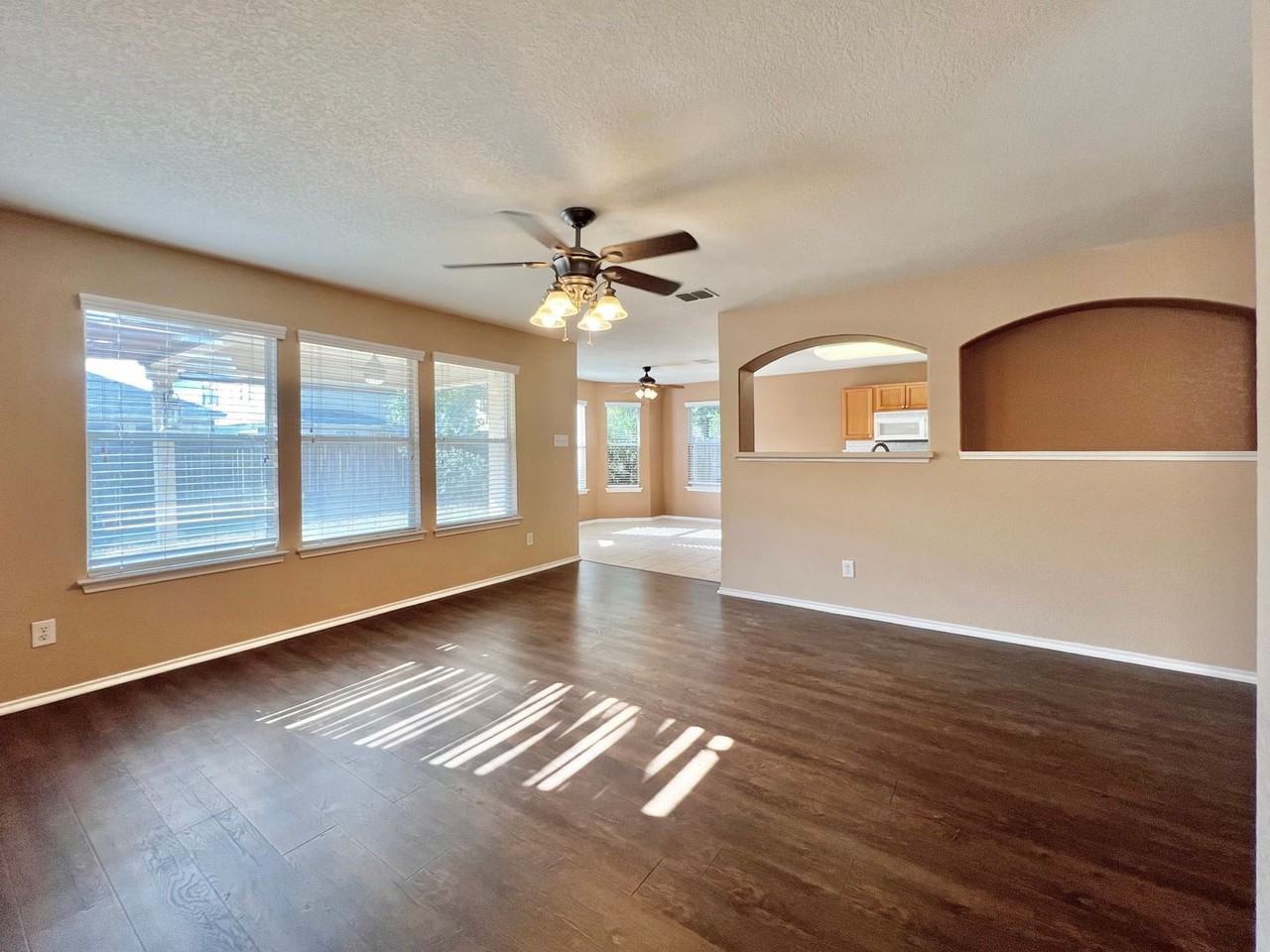 11111 Dewberry Fld - Photo 7 of 31