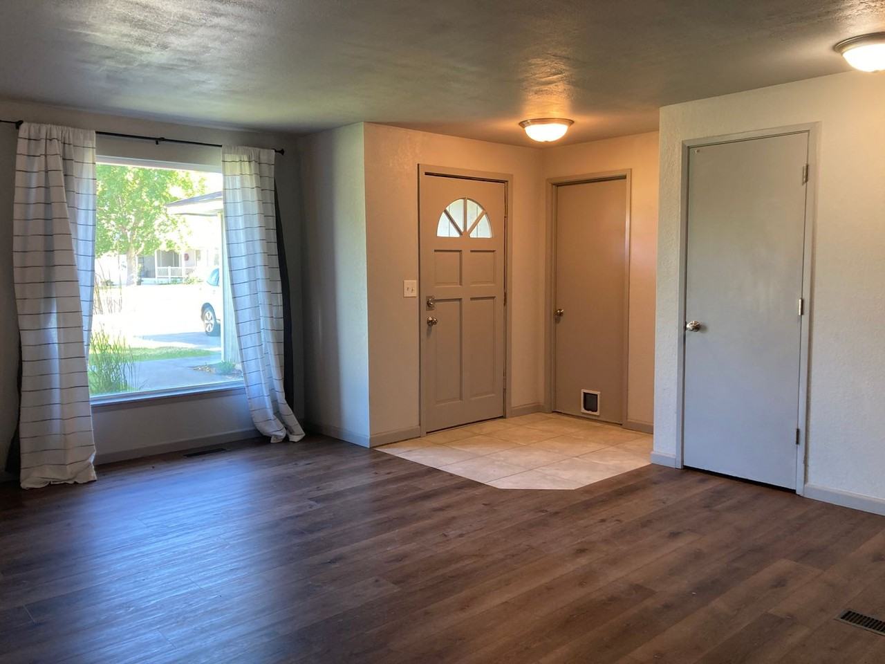 1309 Woodbury St - Photo 3 of 29