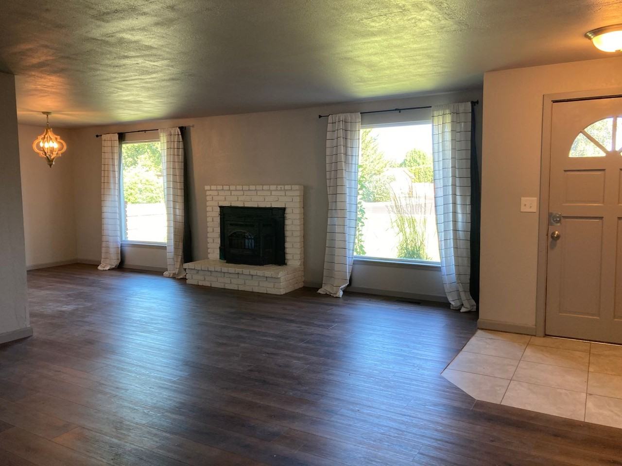 1309 Woodbury St - Photo 4 of 29