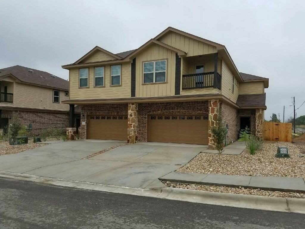 106 Lakeview Ct - Photo 2 of 12