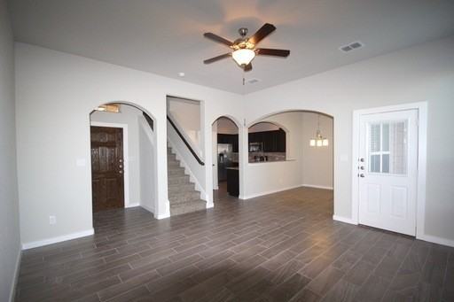 106 Lakeview Ct - Photo 3 of 12
