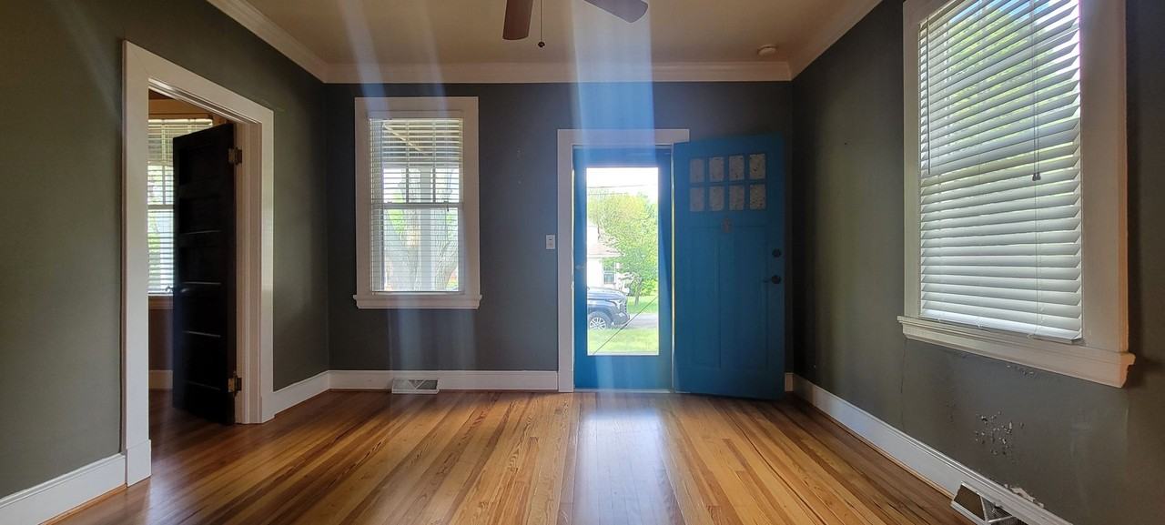 6707 Glenwood St - Photo 2 of 24