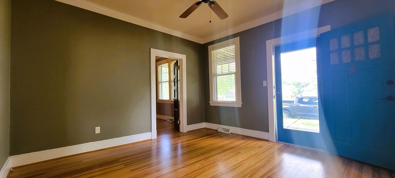 6707 Glenwood St - Photo 3 of 24