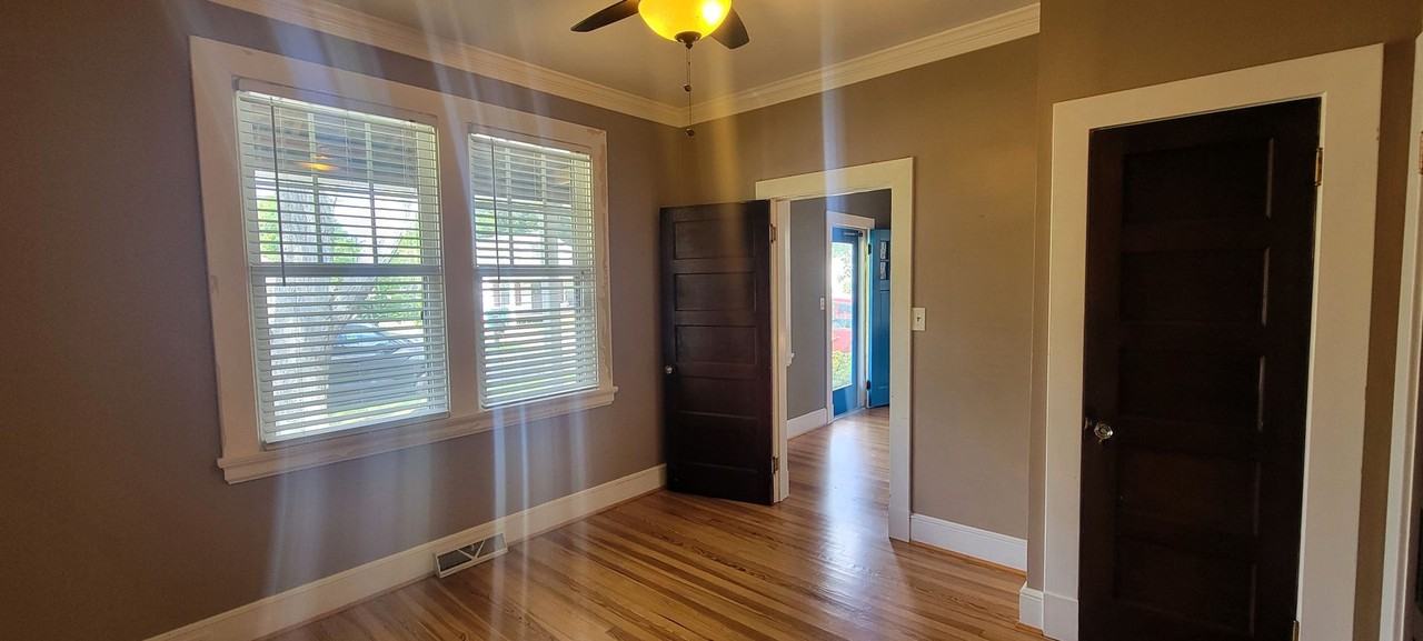 6707 Glenwood St - Photo 4 of 24
