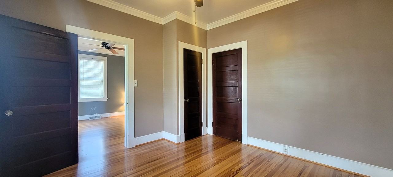 6707 Glenwood St - Photo 5 of 24