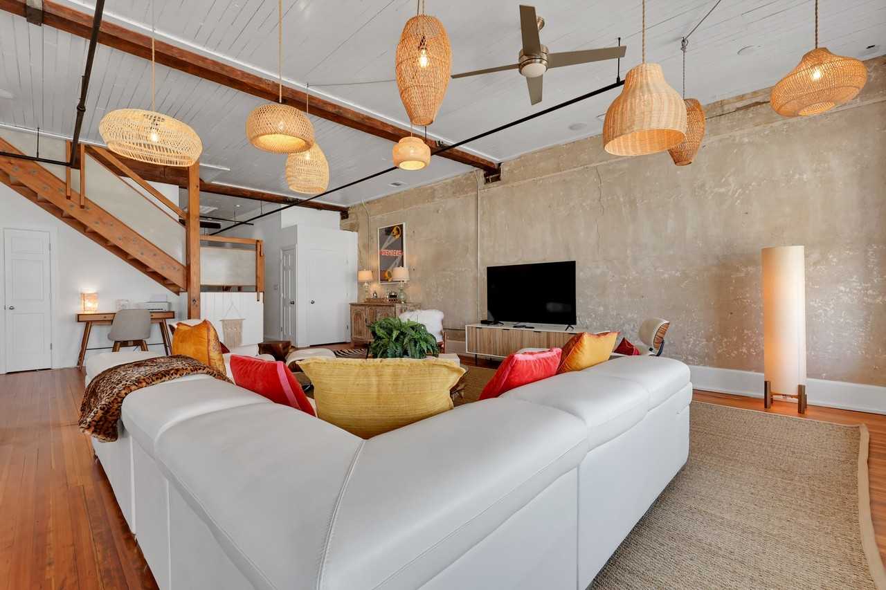 301 W Broughton St #4A - Photo 4 of 20