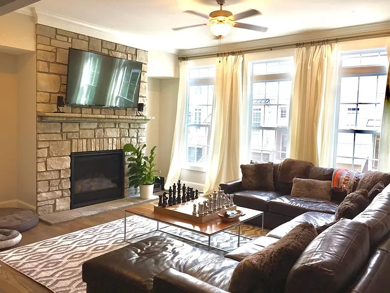 2093 Callaway Ct Nw - Photo 2 of 9