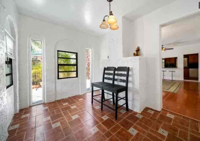 625 Selkirk St - Photo 2 of 16