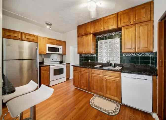 625 Selkirk St - Photo 4 of 16