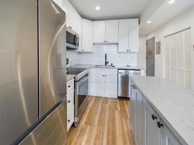 3088 21st St - Photo 2 of 5