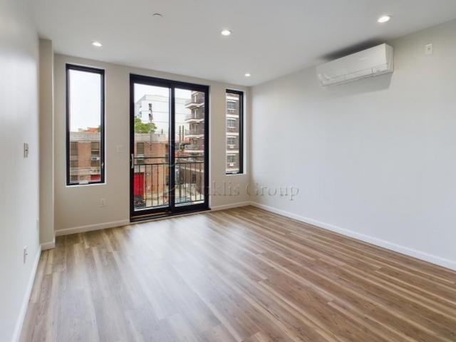 3088 21st St - Photo 3 of 5
