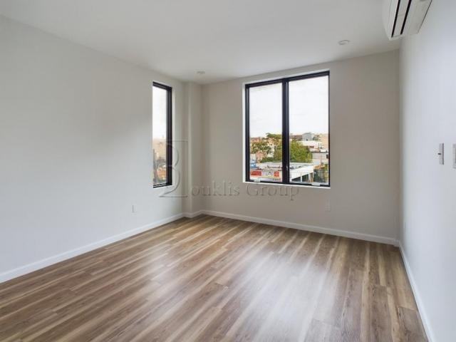 3088 21st St - Photo 4 of 5