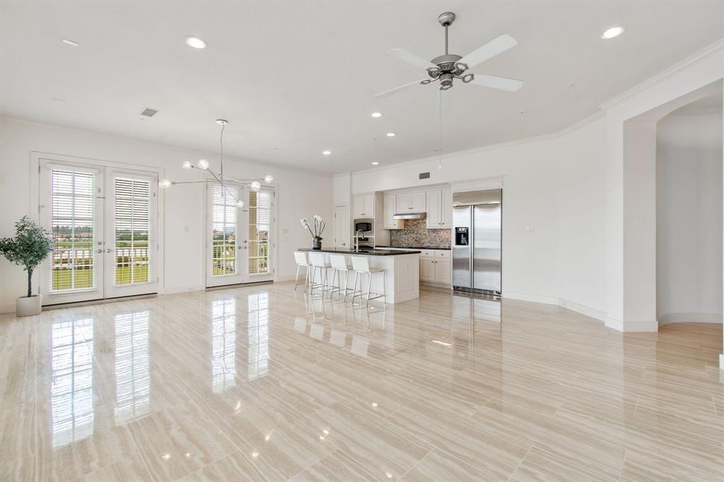 161 W Breezy Way - Photo 3 of 33