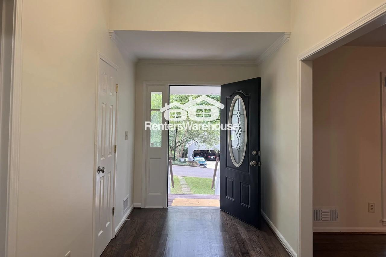 315 Laurel Ln - Photo 2 of 35