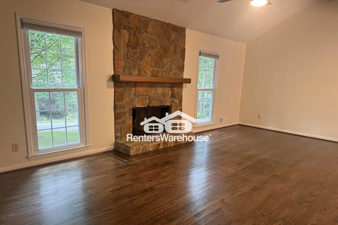 315 Laurel Ln - Photo 3 of 35