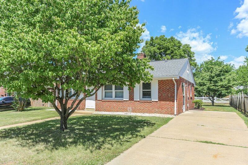 603 Woodford St - Photo 3 of 21