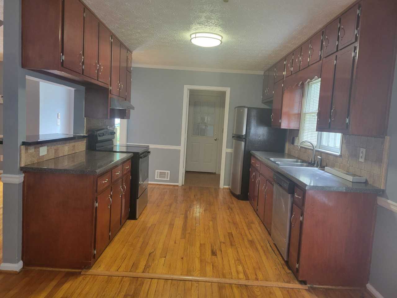 2820 Park Chase Dr #1 - Photo 4 of 16