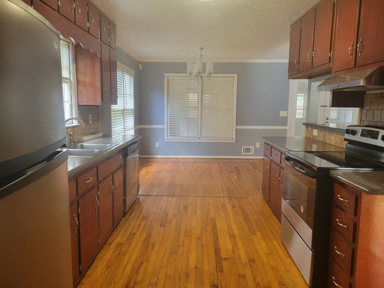 2820 Park Chase Dr #1 - Photo 6 of 16