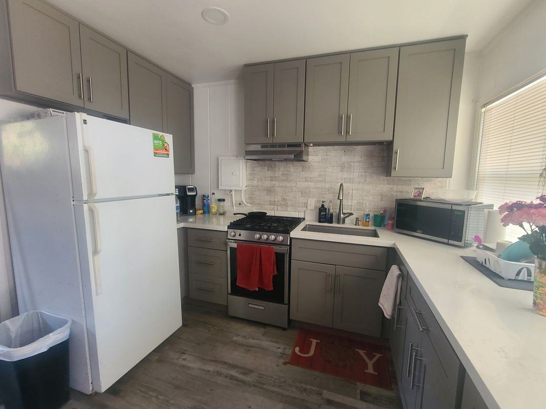 439 Deodar Ave - Photo 2 of 12