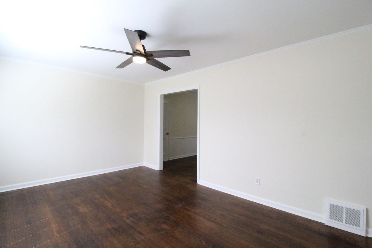 5515 Rosewood St - Photo 2 of 12