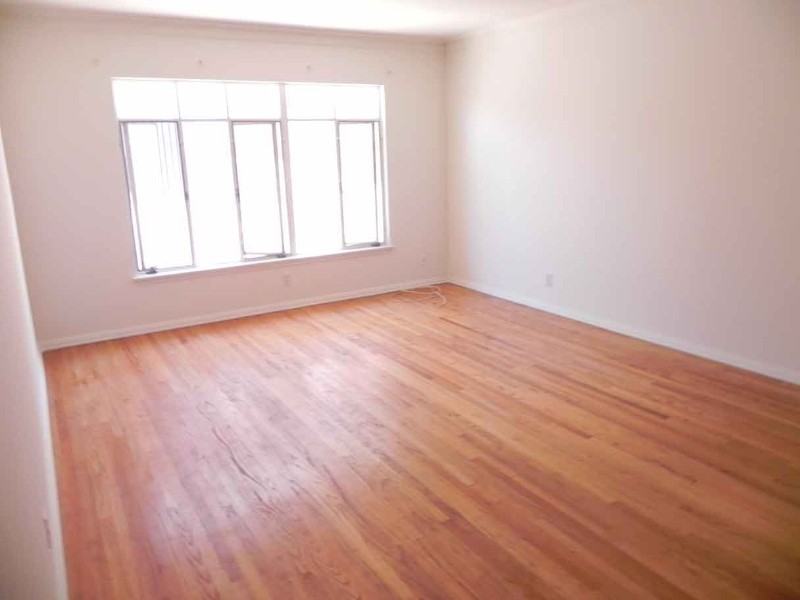 108 N Hayworth Ave - Photo 5 of 14