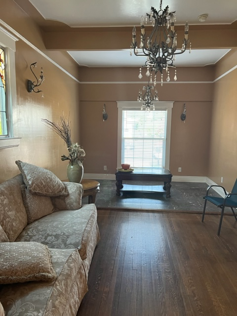 814 N Van Ness Ave - Photo 3 of 13