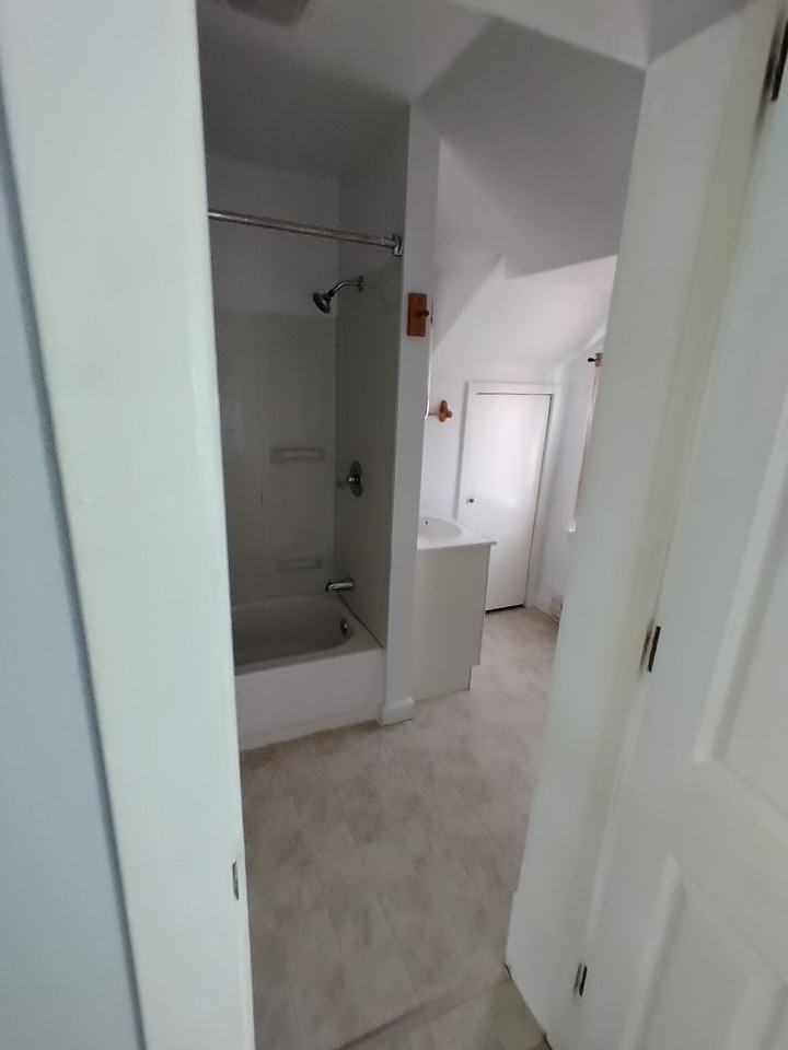 303 6th Avenue Northeast #NA - Photo 4 of 11