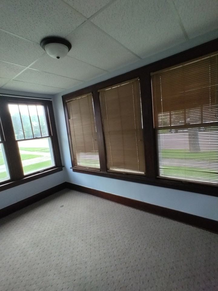 303 6th Avenue Northeast #NA - Photo 3 of 11