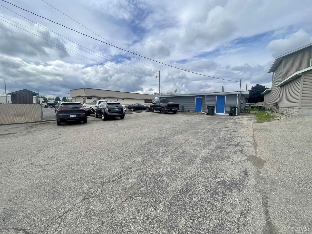 2209 Ludington Street - Photo 4 of 7