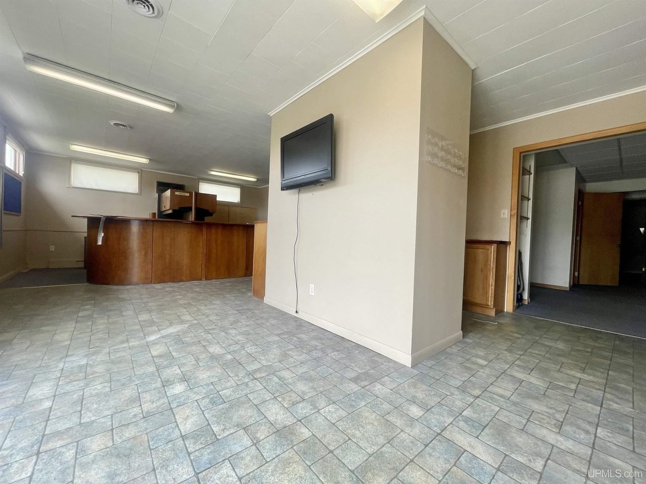 2209 Ludington Street - Photo 6 of 7