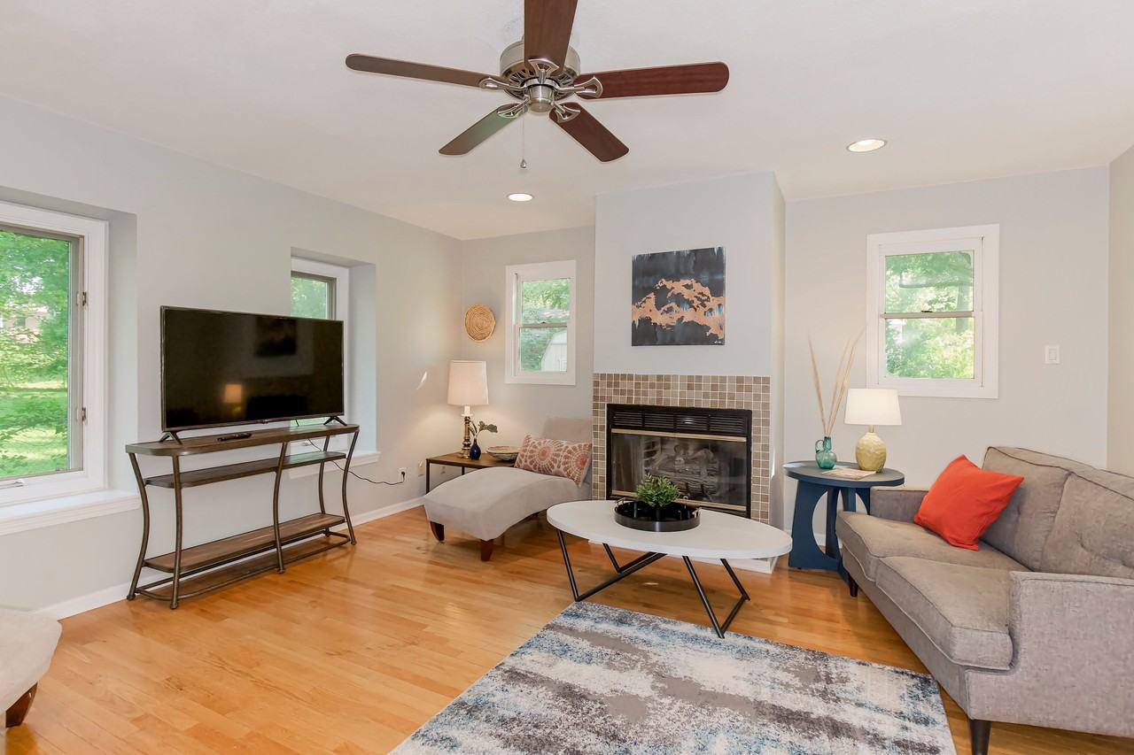 1128 Northeast Columbus Street - Photo 3 of 36