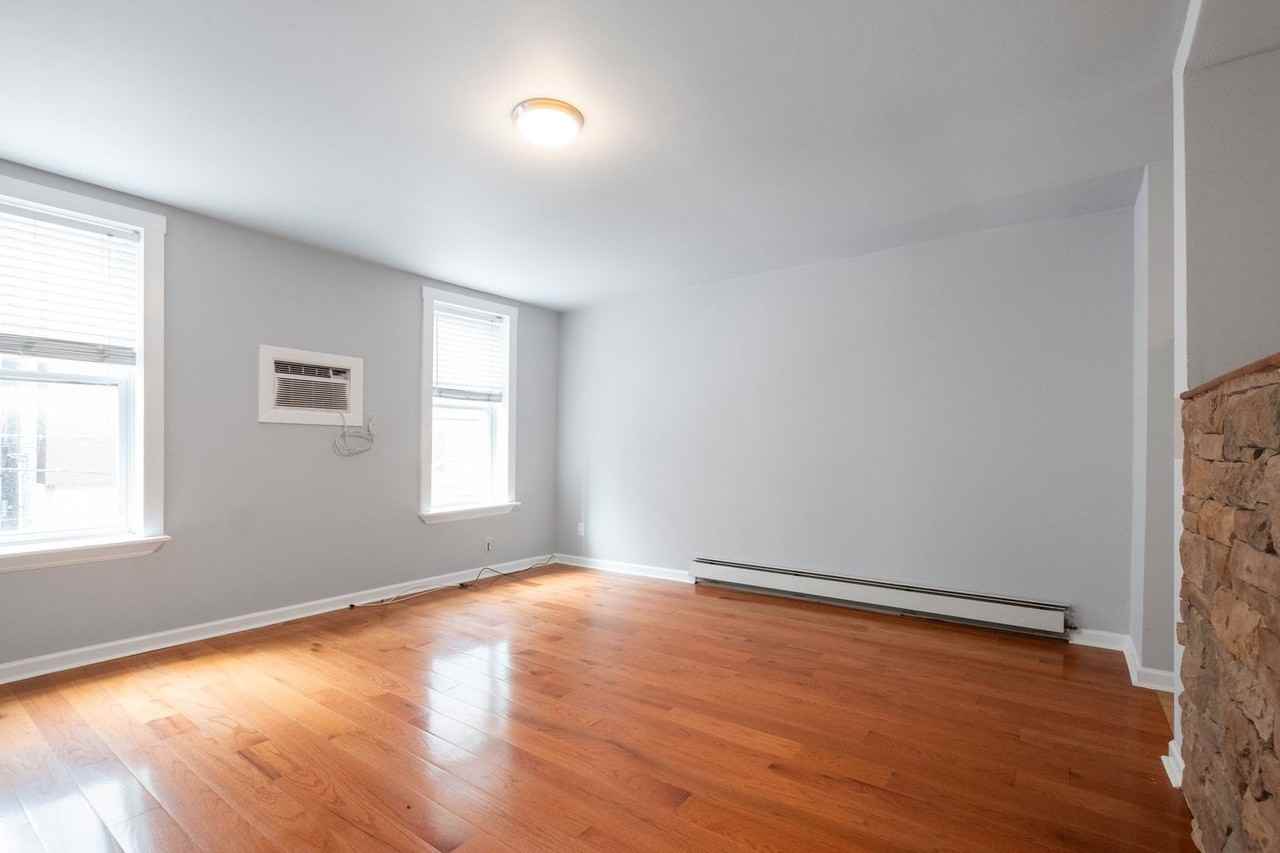1621 Ogden St - Photo 5 of 26