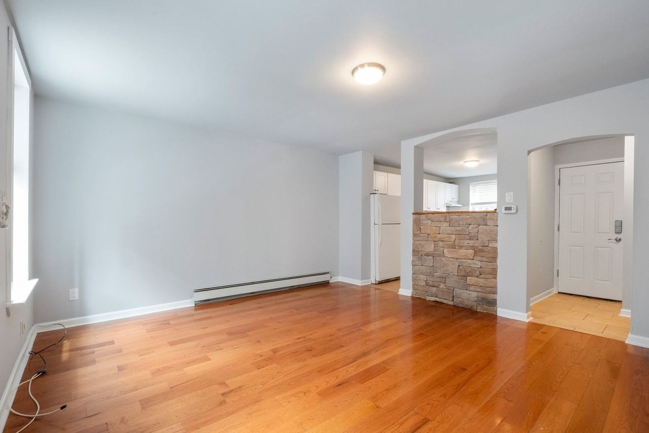 1621 Ogden St - Photo 6 of 26
