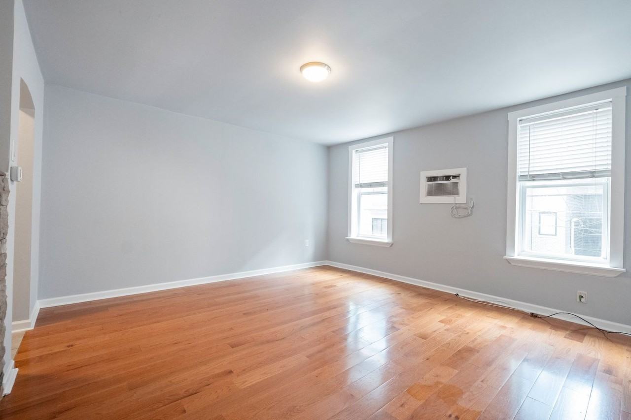 1621 Ogden St - Photo 7 of 26