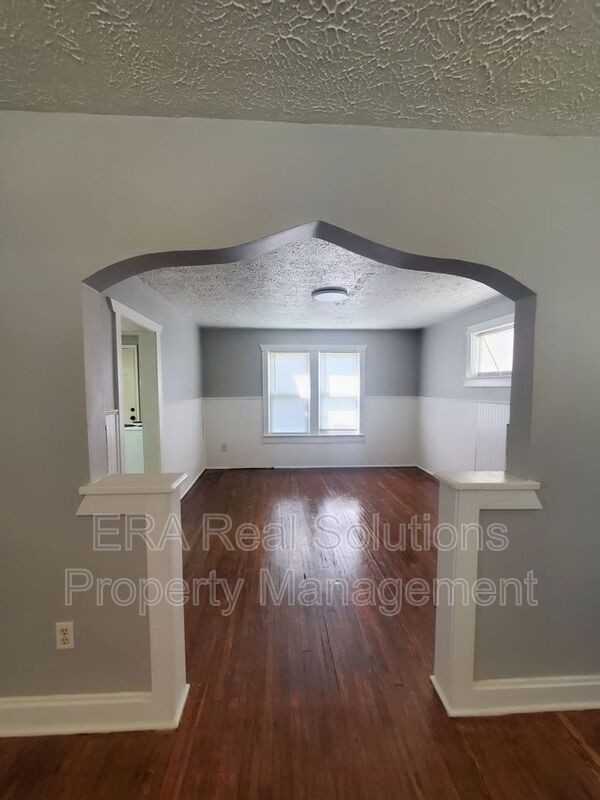 771 S Richardson Ave - Photo 3 of 21