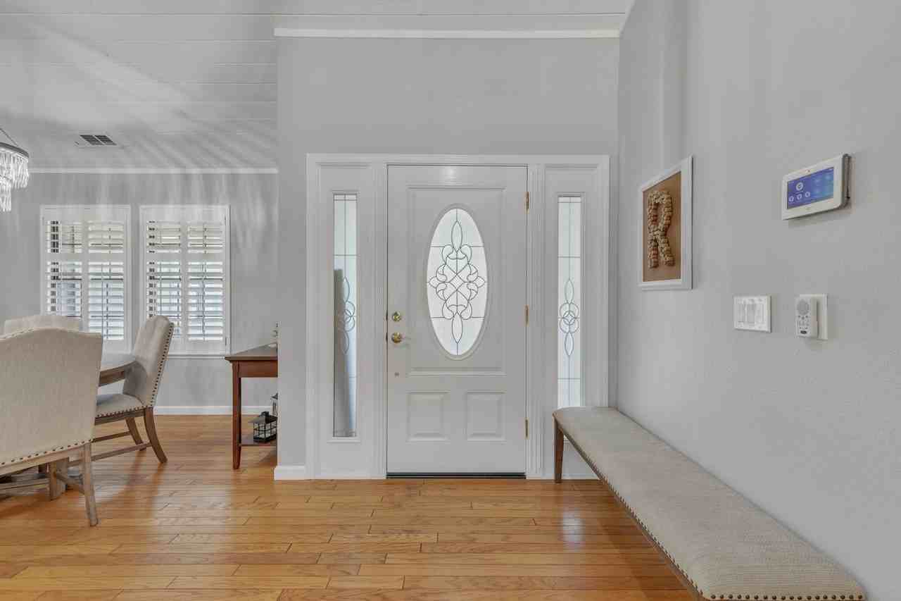1856 Ridgeview Dr - Photo 4 of 35